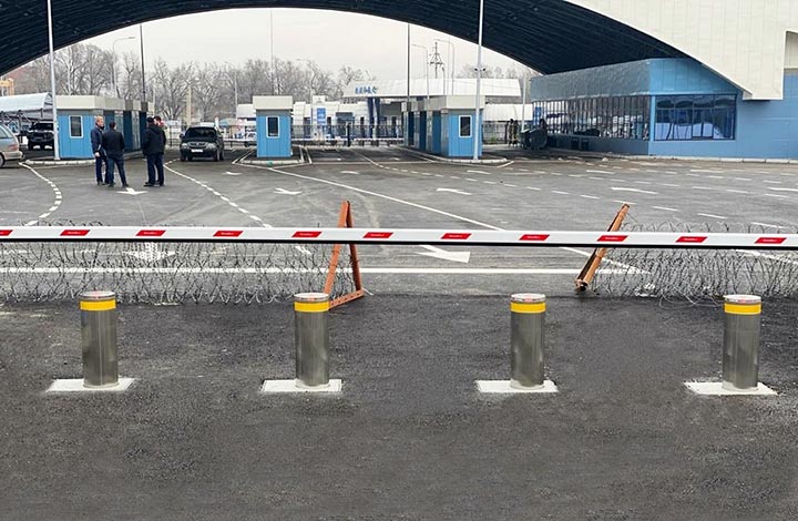 Automatic bollards at the border checkpoint